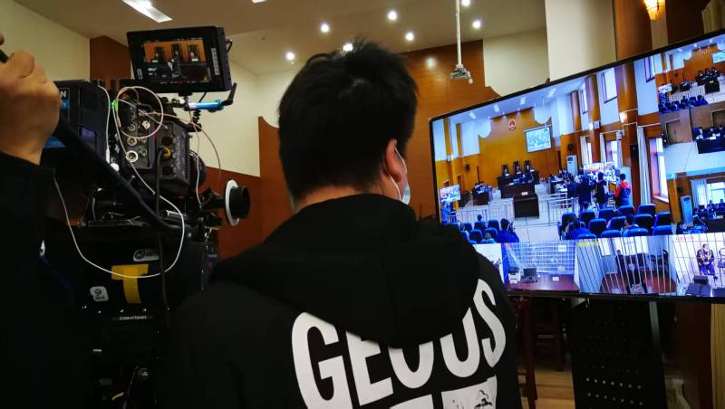 AI生成VS人工创意——吐鲁番市广告片拍摄公司的技术浪漫主义实践
